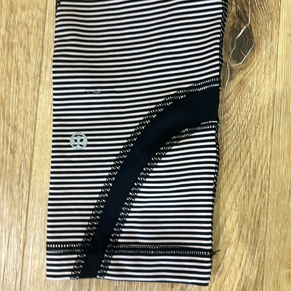 Lululemon leggings size 4 - Picture 4 of 5